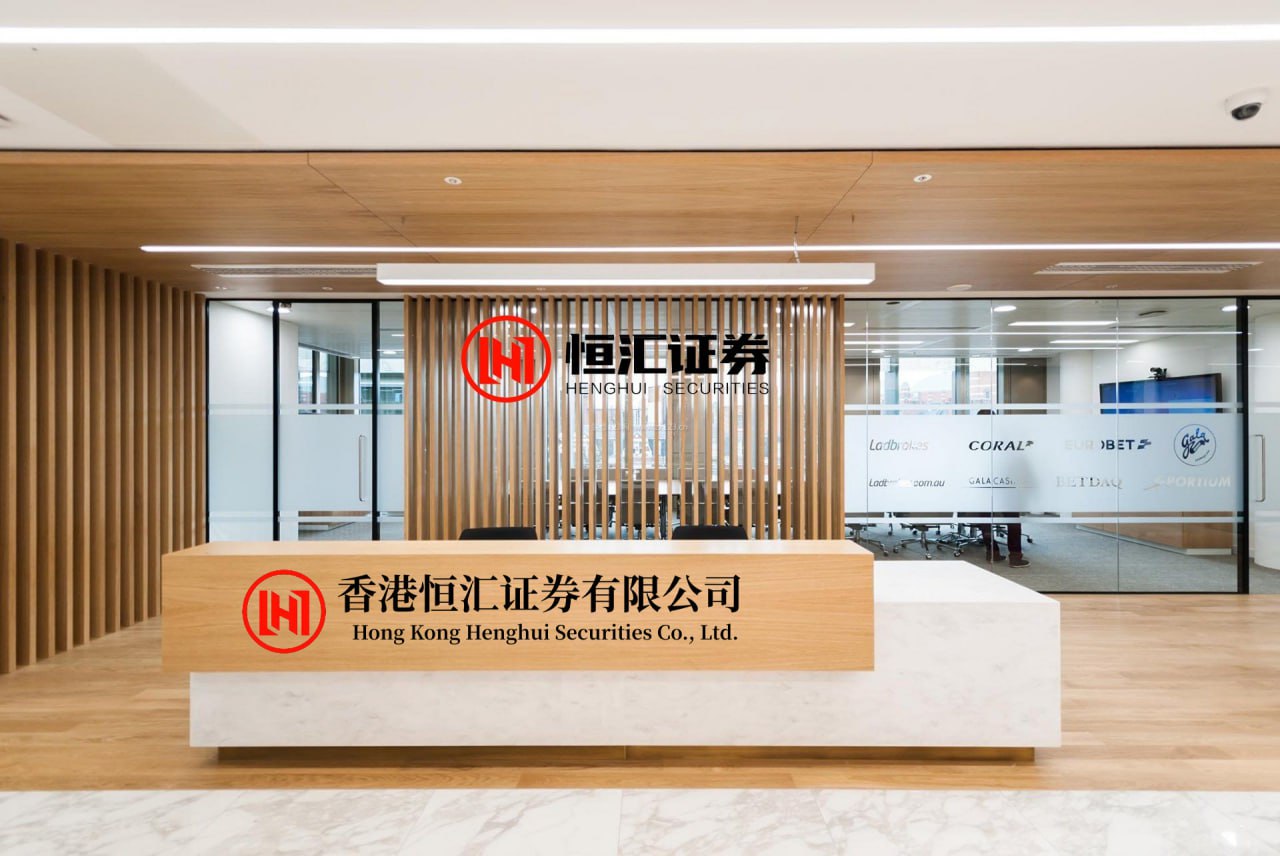 金策宝 成方圆：曾想与王刚生个孩子，65岁的她照顾9旬父亲力不从心